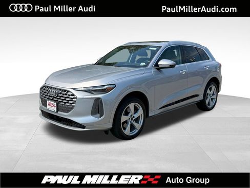 Used 2025 Audi Q5 Premium w/ Premium Plus AWD/4WD image 1