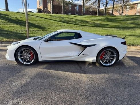 Used 2025 Chevrolet Corvette Z06 image 6