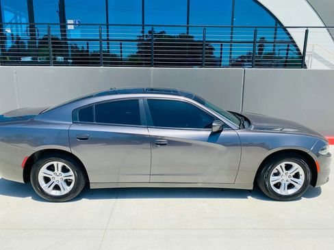 Used 2022 Dodge Charger SXT w/ Leather Interior Group RWD image 2