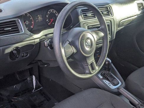 Used 2014 Volkswagen Jetta S image 10