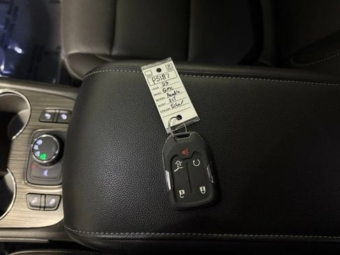 Used 2023 GMC Acadia SLT AWD/4WD image 25