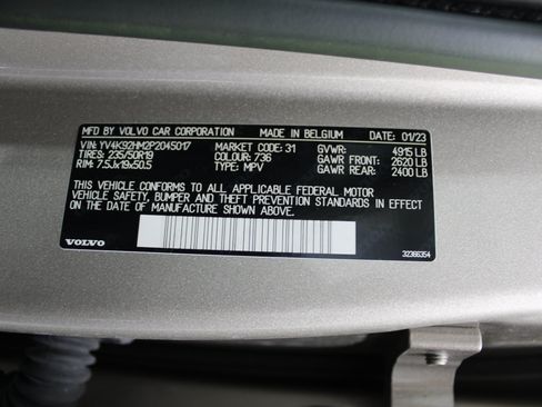 Used 2023 Volvo XC40 B4 Ultimate FWD image 37