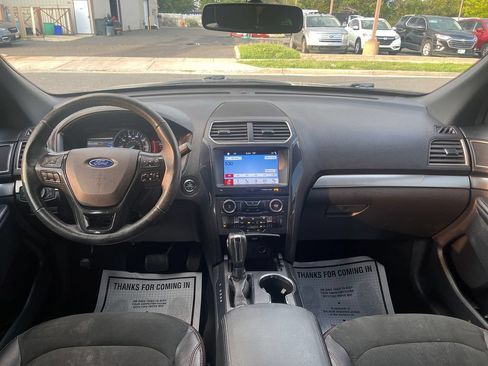 Used 2018 Ford Explorer XLT w/ Equipment Group 202A AWD/4WD image 29
