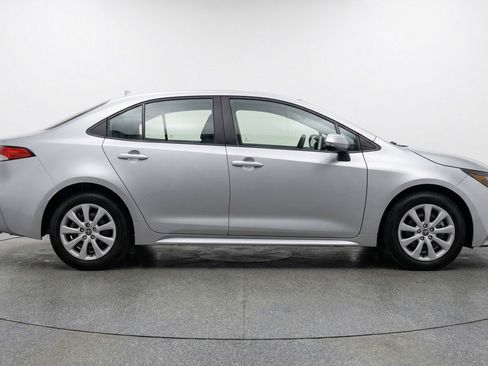Used 2025 Toyota Corolla LE FWD image 11