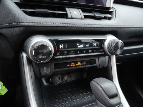 Certified 2025 Toyota RAV4 LE image 24