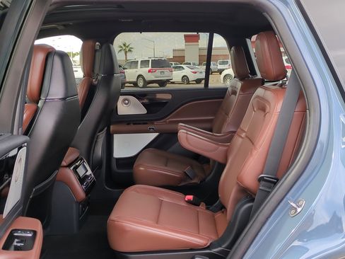 Used 2025 Lincoln Aviator Reserve w/ Equipment Group 201A image 28