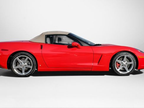 Used 2006 Chevrolet Corvette Convertible w/ Preferred Equipment Group RWD image 5