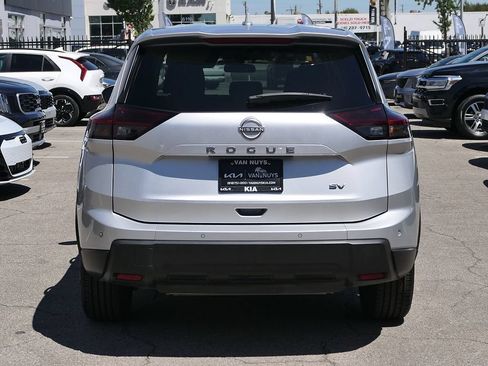 Used 2024 Nissan Rogue SV FWD image 5