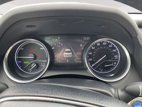 Used 2019 Toyota Camry XLE FWD image 2