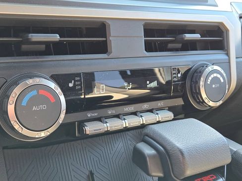 Used 2025 Toyota Tacoma TRD Off-Road AWD/4WD image 23