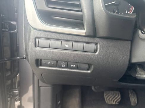 Used 2025 Nissan Rogue SV FWD image 21