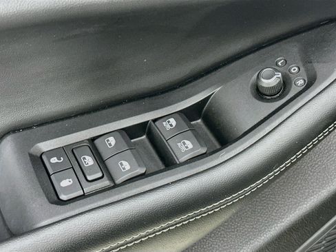 Used 2023 Jeep Grand Cherokee Altitude AWD/4WD image 17