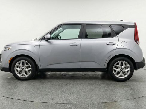 Used 2025 Kia Soul LX w/ LX Technology Package image 3
