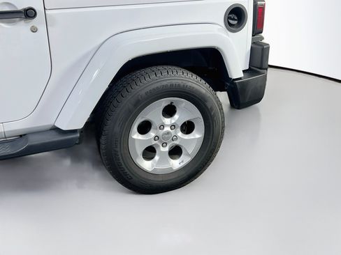 Used 2015 Jeep Wrangler Sahara AWD/4WD image 26