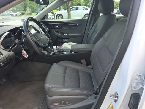 Used 2014 Chevrolet Impala LT w/ Convenience Package FWD image 8