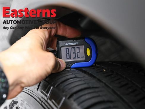 Used 2022 Nissan Pathfinder SV AWD/4WD image 30