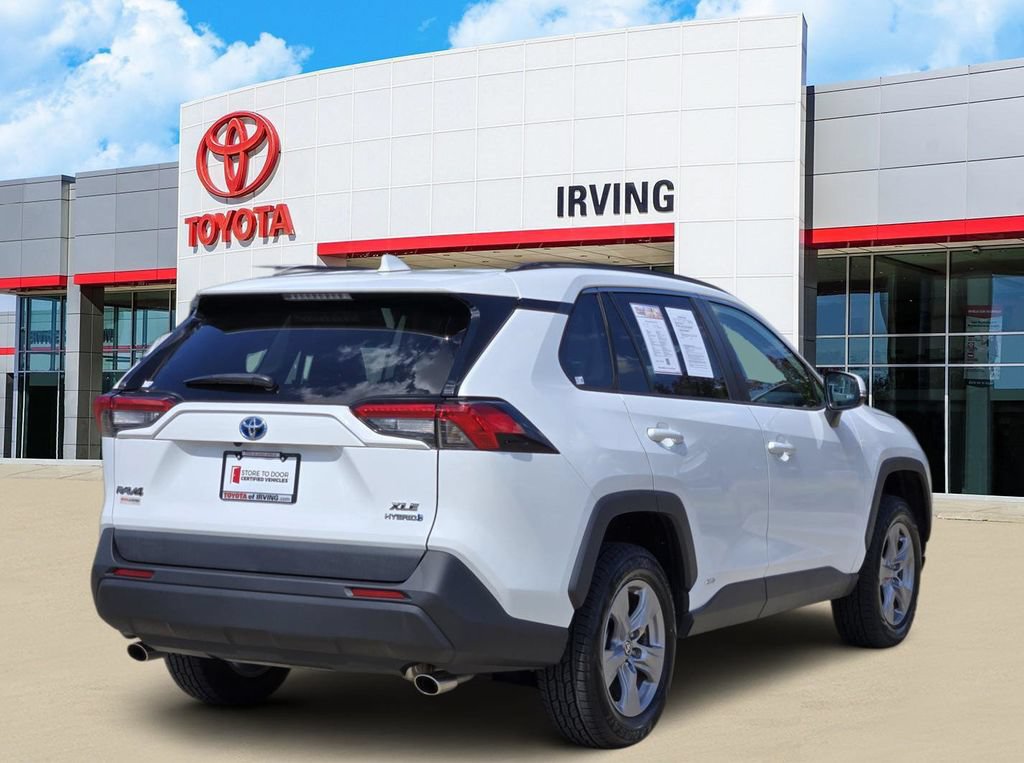 Used 2022 Toyota RAV4 XLE w/ Convenience Package AWD/4WD image 4