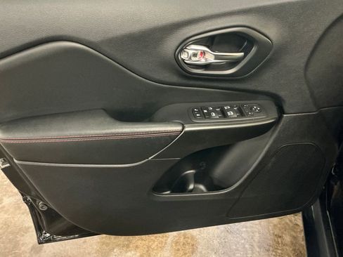 Certified 2022 Jeep Cherokee Trailhawk AWD/4WD image 15