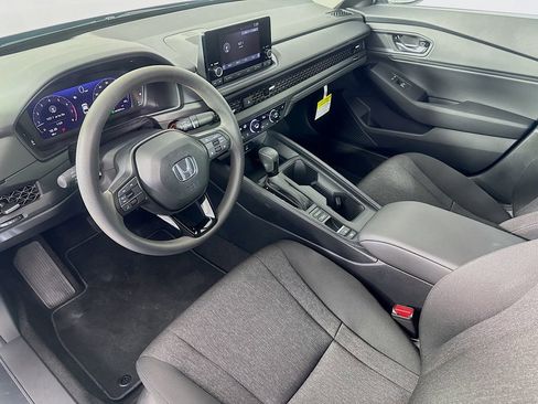 Certified 2025 Honda Accord SE image 9