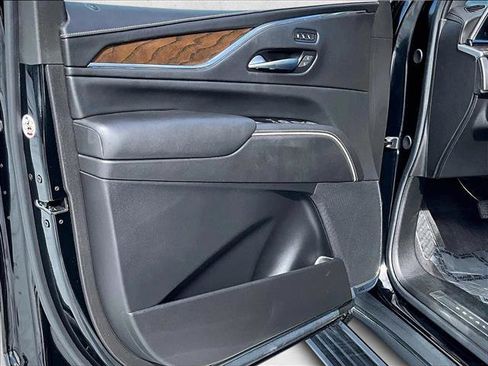 Used 2024 Cadillac Escalade ESV Sport Platinum image 18