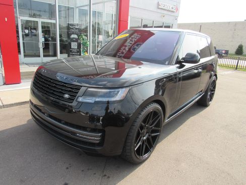 Used 2023 Land Rover Range Rover SE AWD/4WD image 2