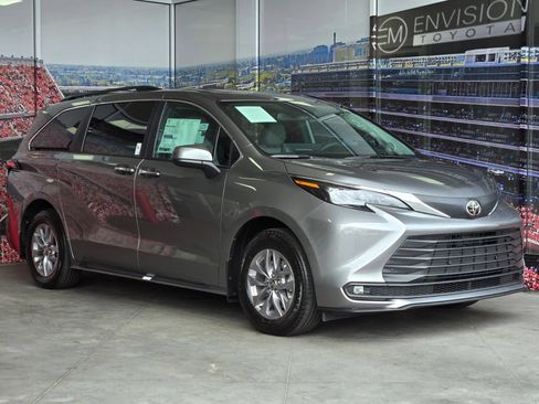 Certified 2026 Toyota Sienna XLE FWD image 1