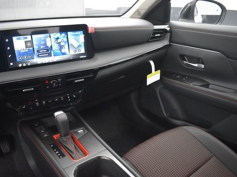 New 2026 Nissan Kicks SR w/ SR Premium Package FWD image 33