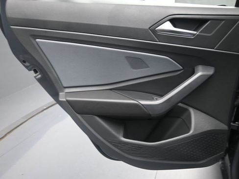 Used 2025 Volkswagen Jetta SE image 23