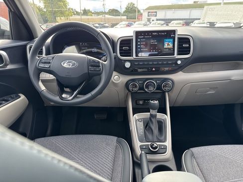 New 2025 Hyundai Venue Limited image 17