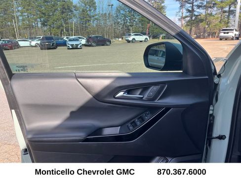 Used 2025 Chevrolet Equinox LT w/ Convenience Package II image 9