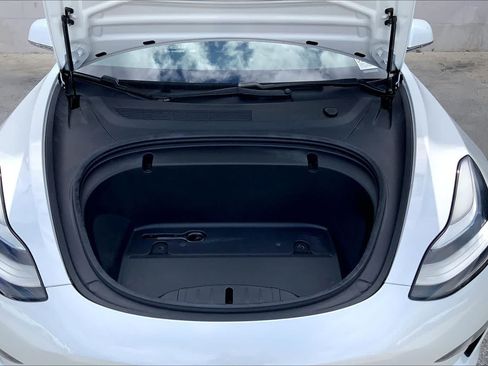 Used 2020 Tesla Model 3 Standard Range Plus RWD image 9