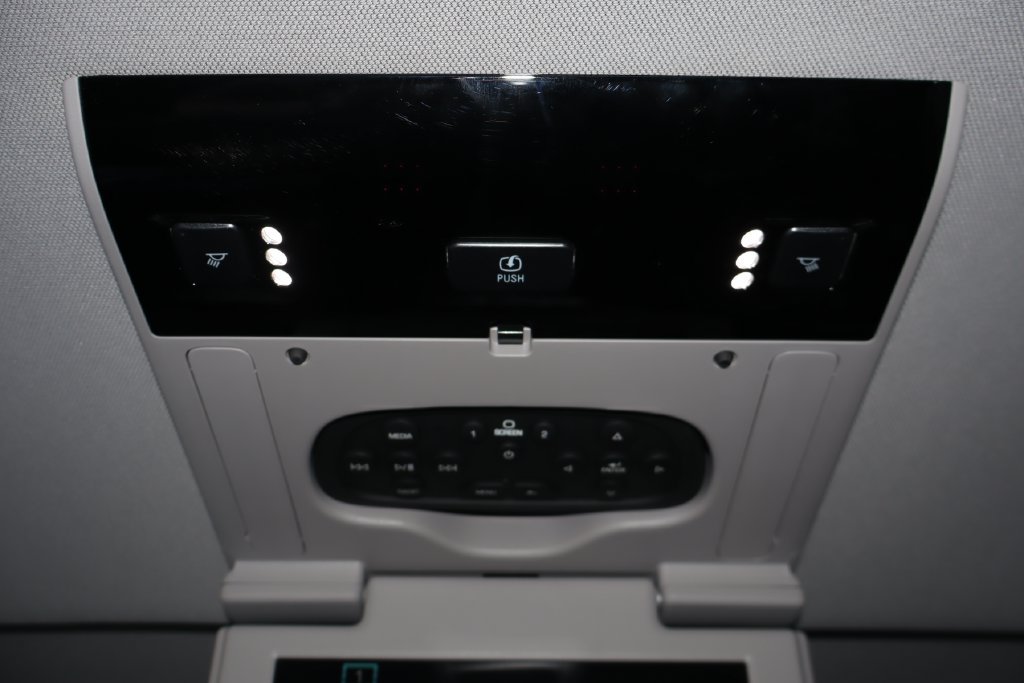 Used 2018 GMC Yukon SLT w/ Open Road Package AWD/4WD image 38