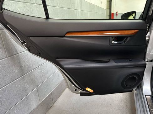 Used 2013 Lexus ES 300h w/ Luxury Pkg FWD image 13