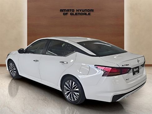 Used 2024 Nissan Altima 2.5 SV image 4