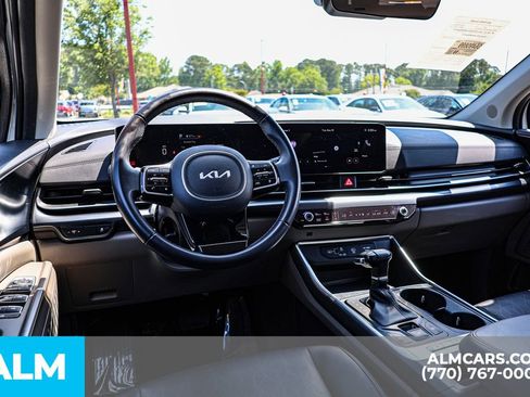 Used 2025 Kia Carnival FWD image 29