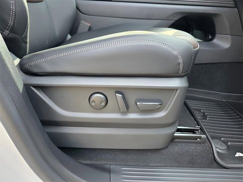 New 2026 Nissan Armada SL image 17