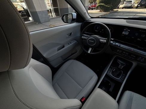 Used 2025 Hyundai Kona SEL image 34