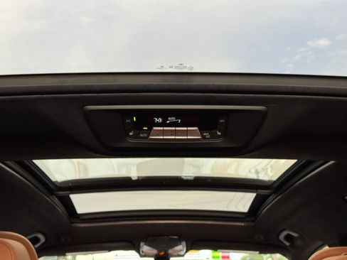 Used 2019 BMW X7 xDrive50i w/ M Sport Package AWD/4WD image 38