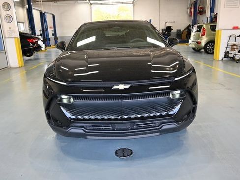 New 2026 Chevrolet Equinox EV LT image 2