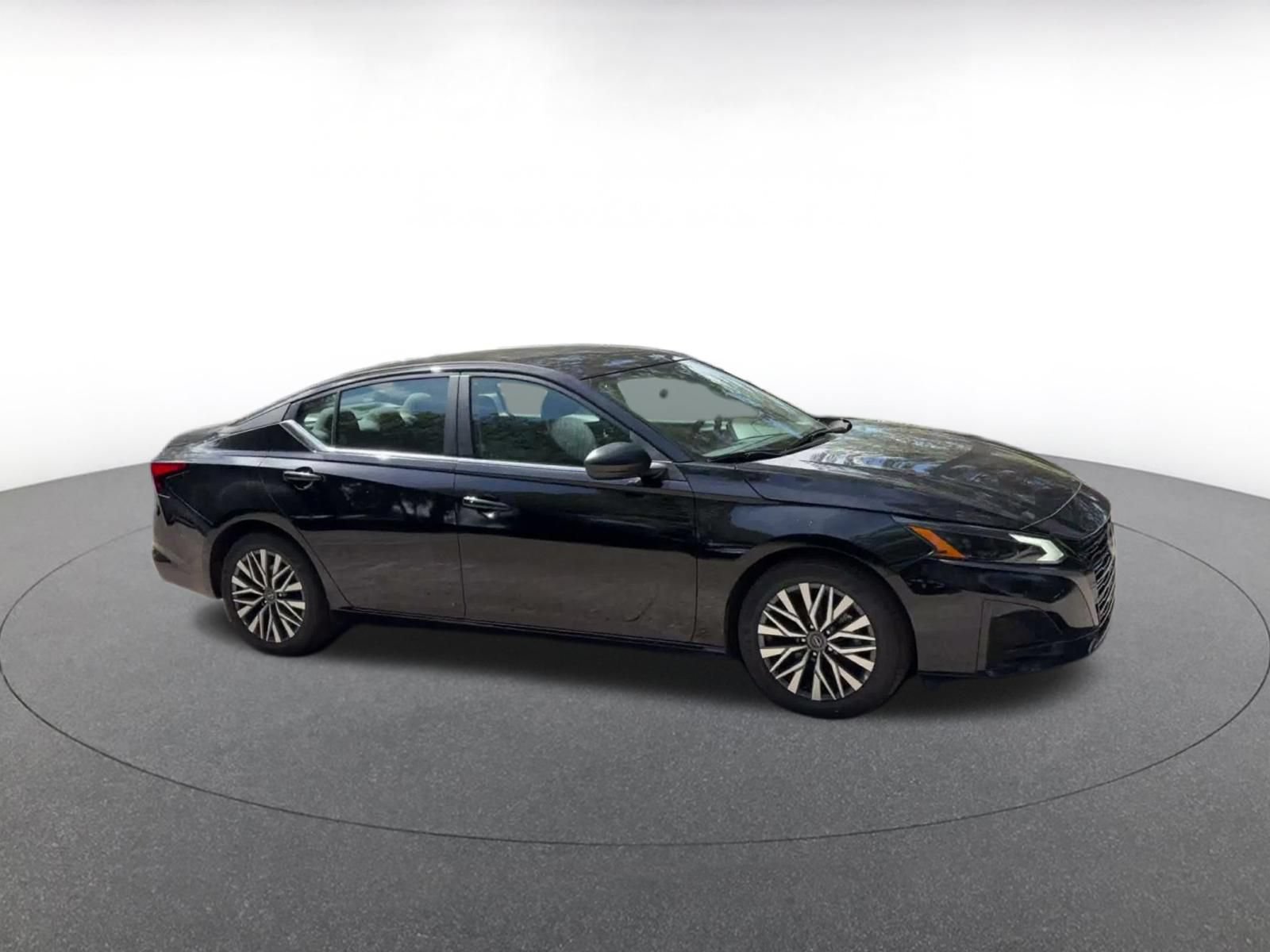 Used 2026 Nissan Altima 2.5 SV FWD image 2