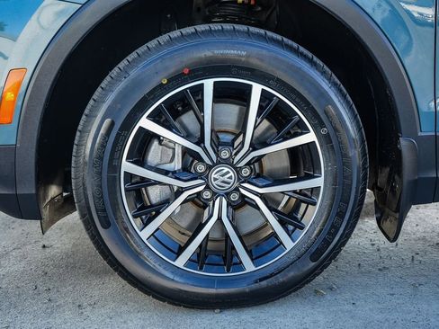 Used 2021 Volkswagen Tiguan SE image 11