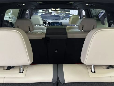 Used 2023 BMW X7 xDrive40i w/ M Sport Package AWD/4WD image 34