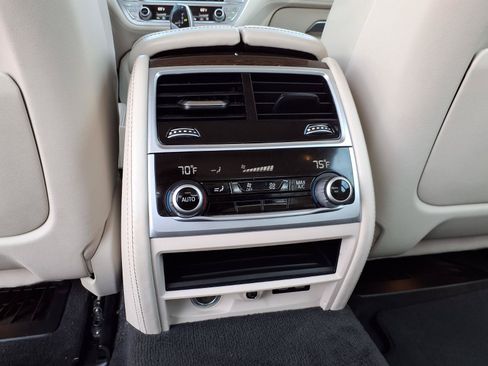 Used 2020 BMW 740i w/ Premium Package RWD image 18