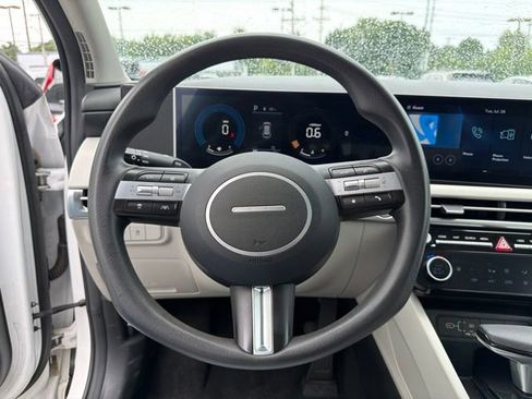 Used 2025 Hyundai Tucson SEL FWD image 23