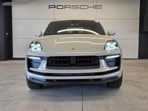 New 2026 Porsche Macan Base image 27