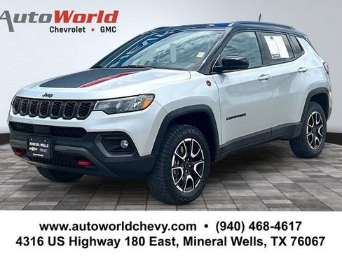 Used 2025 Jeep Compass Trailhawk AWD/4WD image 1