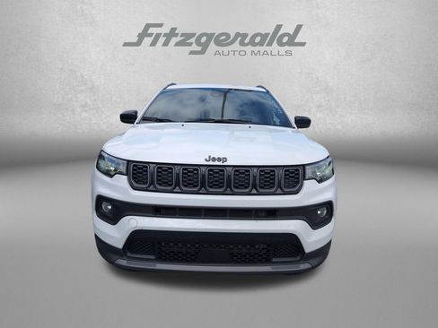 Used 2025 Jeep Compass Latitude w/ Convenience Group AWD/4WD image 2