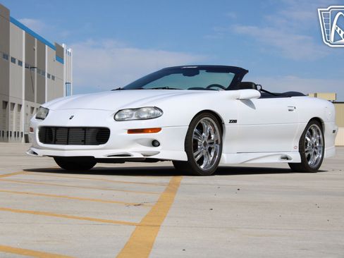 Used 2000 Chevrolet Camaro Z28 RWD image 3