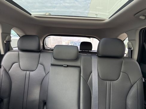Used 2024 Kia Sorento S w/ Panoramic Sunroof Package image 10
