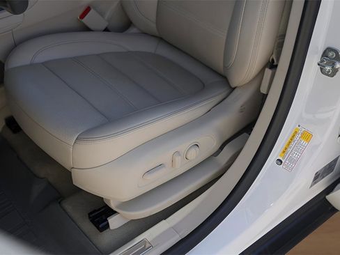 Used 2021 GMC Acadia Denali w/ Denali Technology Package image 8